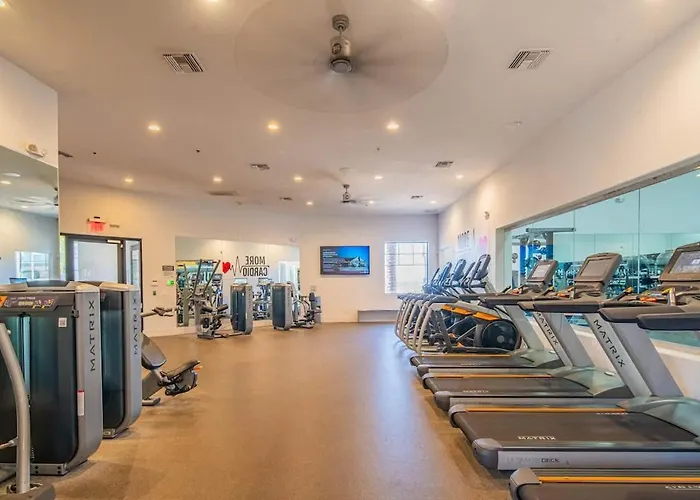 Apartment Elegant 1bd King Bed, Pool, Hot Tub, Gym, Parking