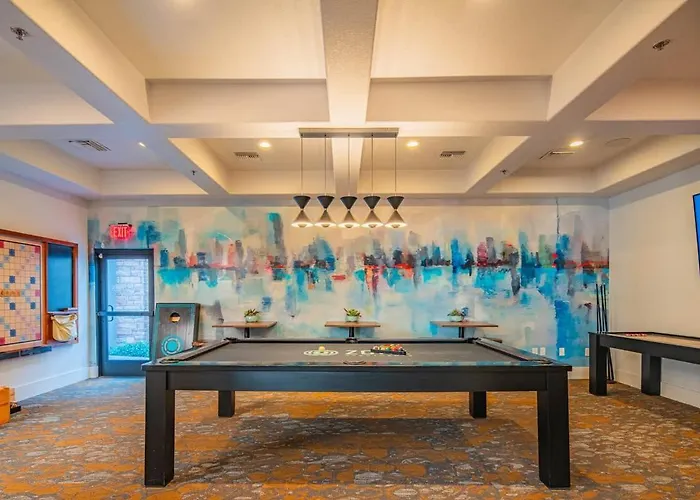 Apartment Elegant 1bd King Bed, Pool, Hot Tub, Gym, Parking *