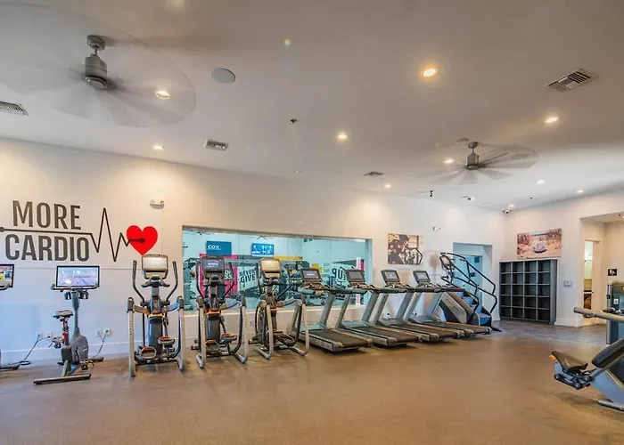 Apartment Elegant 1bd King Bed, Pool, Hot Tub, Gym, Parking