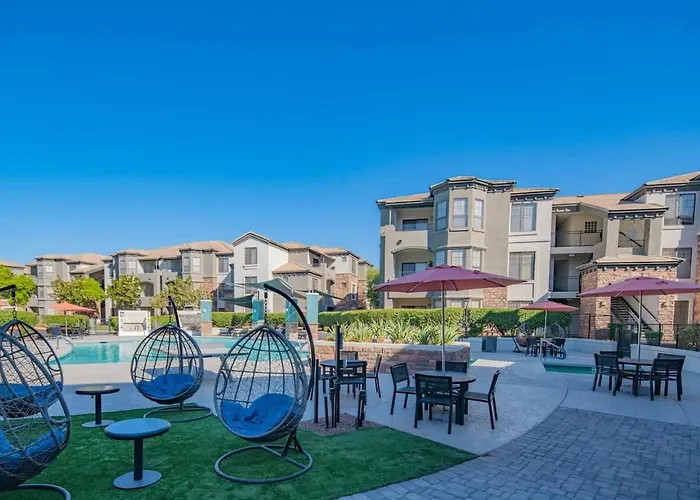Apartment Elegant 1bd King Bed, Pool, Hot Tub, Gym, Parking *