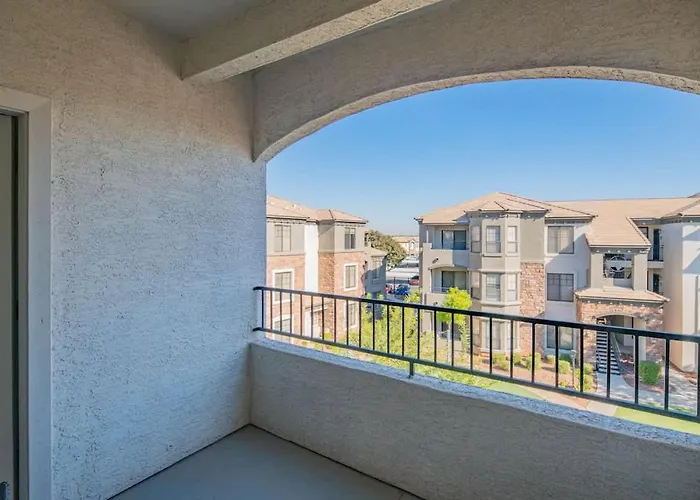 Apartment Elegant 1bd King Bed, Pool, Hot Tub, Gym, Parking Glendale